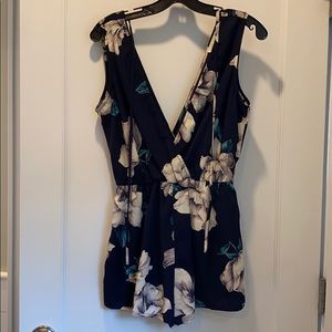 Floral jumpsuit romper xtra small